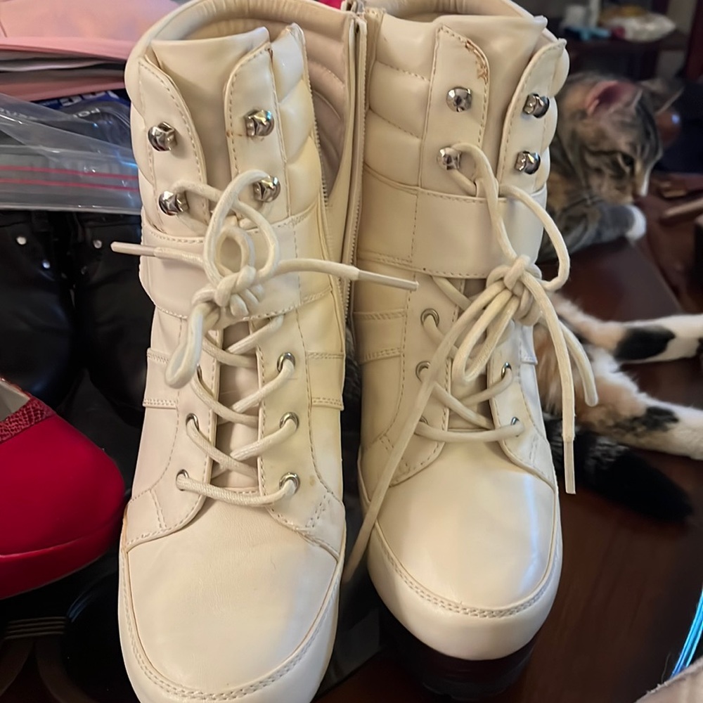 Jennifer Lopez Winter White Women's Booties New